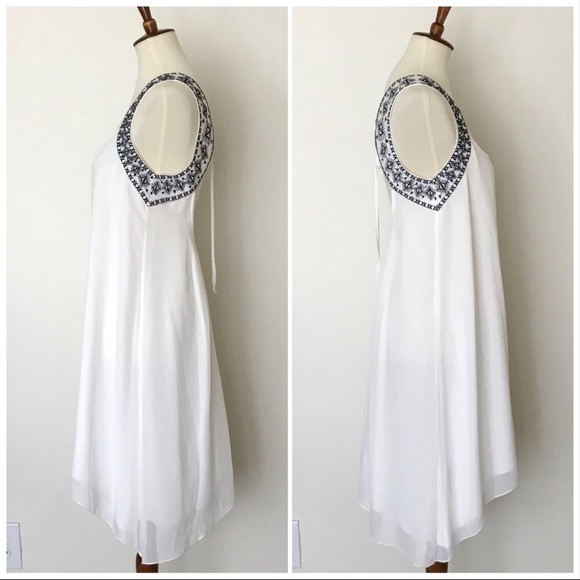 BCBGeneration Embroidered Yoke Dress - NWT - Picture 3 of 7